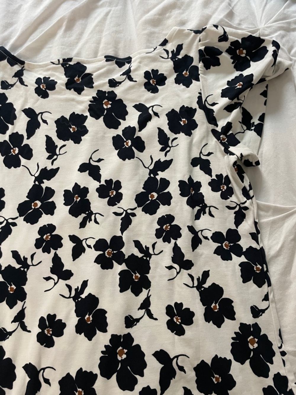 Ann Taylor Black Floral Scoop Neck Tee Shirt - Picture 5 of 6